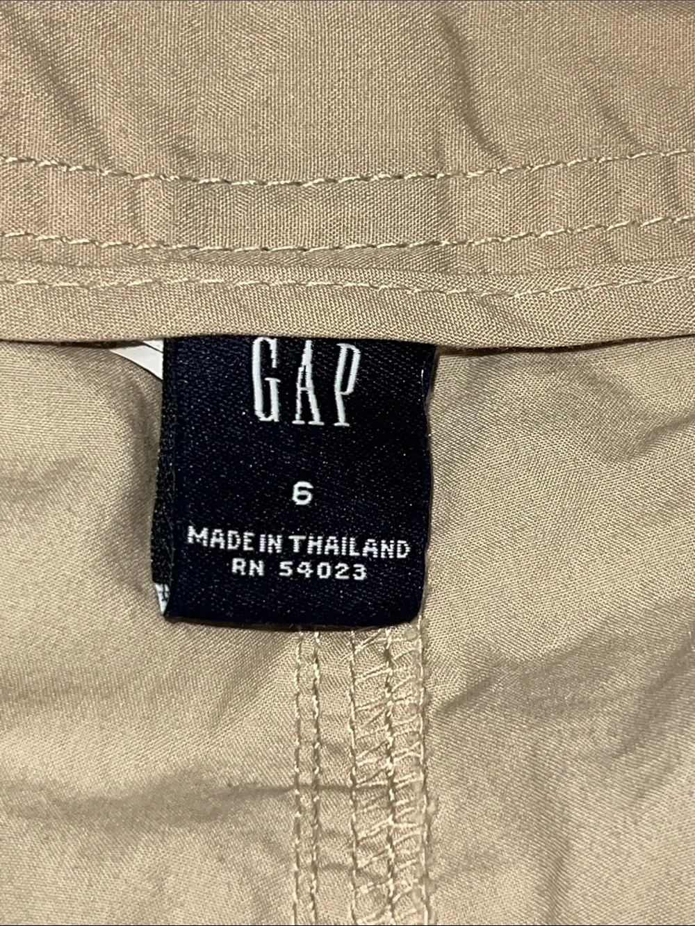 GAP Beige Cargo Capris with Coral and Mint Floral Embroidery, size 6